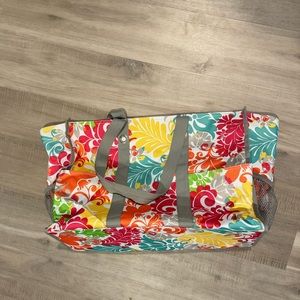 Thirty-One colorful Island Damask Utility Storage Tote with zippered top